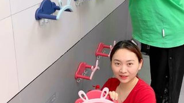 #兔耳臉盆架  可以收納多個(gè)臉盆，家里的鞋刷都可以掛上去，還不占空間#免打孔  #小兔臉盆置物架