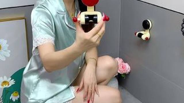 多巴胺撞色吸盤花灑支架，家用免打孔可移動蓮蓬頭浴室支架#吸盤花灑支架 #免打孔花灑支架  #浴室好物