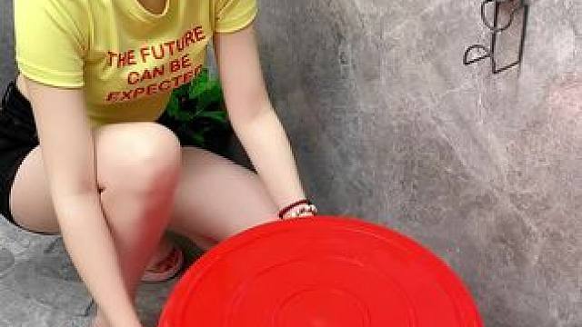 輕奢款臉盆掛鉤，吸盤式固定，方便快捷，結(jié)實(shí)牢固，，一個(gè)掛鉤可同時(shí)收納多個(gè)臉盆，節(jié)省空間，打掃衛(wèi)生也方