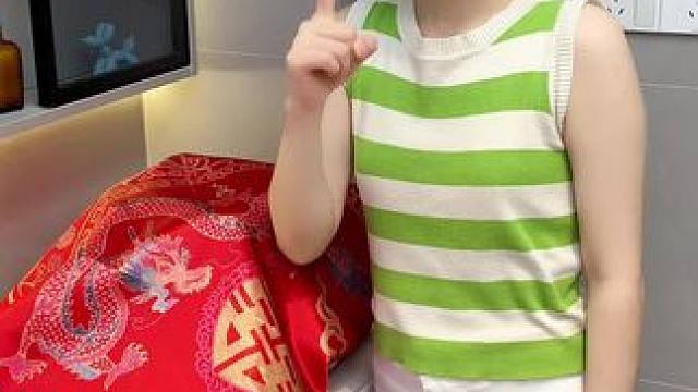 洗漱臺(tái)安上這個(gè)大容量 #吸盤(pán)置物架  收納護(hù)膚品洗漱用品太方便實(shí)用了!#置物架  #收納整理  #實(shí)
