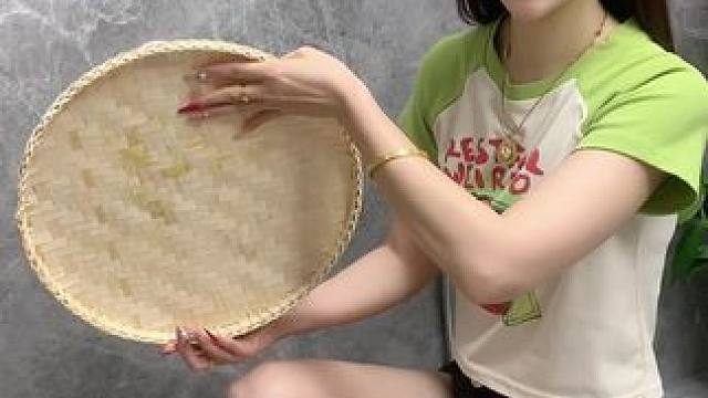 郁金香花灑支架，吸盤(pán)的很牢固，平時(shí)洗澡，洗衣服，刷鞋刷地墊都很方便#花灑支架  #衛(wèi)生間好物  #免