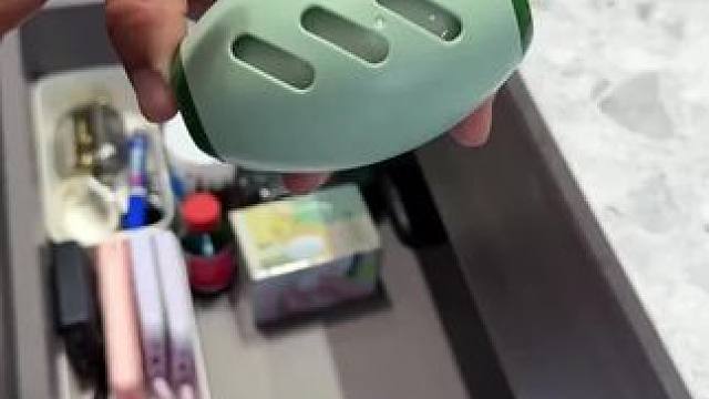 神奇的粘毛器!不僅能輕松清理頭發(fā)和貓貓狗狗掉落的毛發(fā)，水一沖就干凈能繼續(xù)用了 #粘毛神器  #養(yǎng)貓人