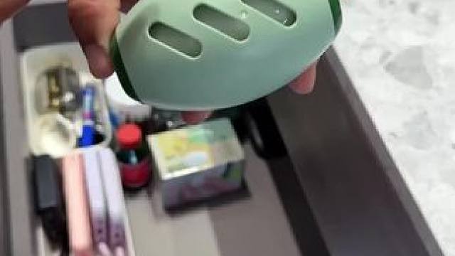 神奇的粘毛器!不僅能輕松清理頭發(fā)和貓貓狗狗掉落的毛發(fā)，水一沖就干凈能繼續(xù)用了 #粘毛神器  #養(yǎng)貓人