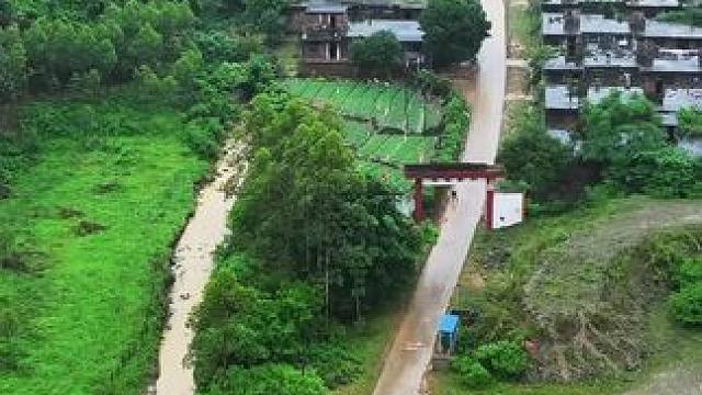 你敢信這是劉德華1997年，在廣東陽(yáng)山捐資千萬所建一個(gè)村嗎，但不知后來為何全部卻遷走了！#旅行推薦官