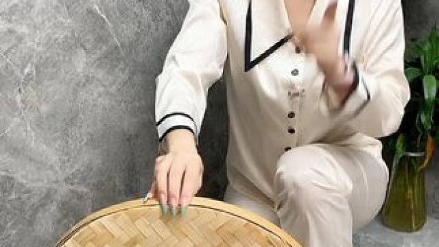 這個(gè)吸盤臉盆掛鉤是真的好，想吸哪就吸哪，大小臉盆都能掛，還能拆卸換位置重復(fù)使用#吸盤臉盆掛鉤
