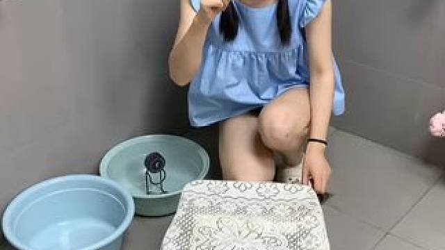 輕奢款臉盆掛鉤，吸盤式固定，方便快捷，結(jié)實(shí)牢固，一個掛鉤可同時收納多個臉盆，節(jié)省空間，打掃衛(wèi)生也方便