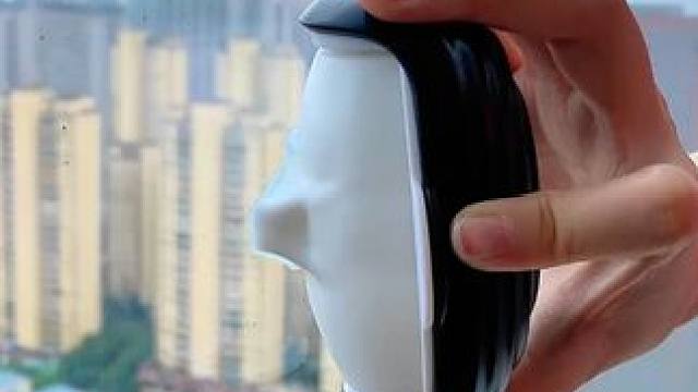 神奇的粘毛器!不僅能輕松清理頭發(fā)和貓貓狗狗掉落的毛發(fā)，水一沖就干凈能繼續(xù)用了 #粘毛神器  #養(yǎng)貓人
