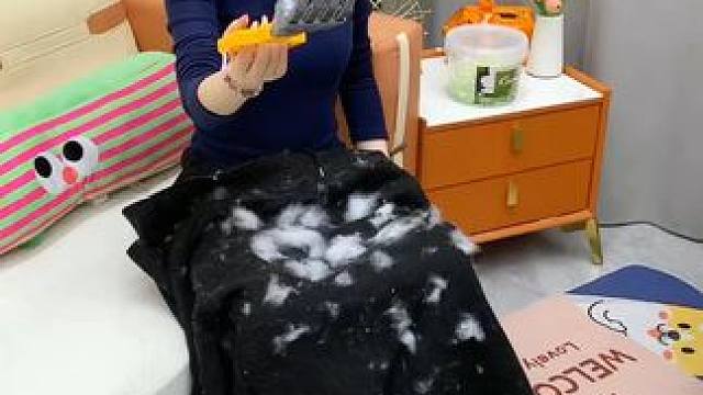 神奇的粘毛器!不僅能輕松清理頭發(fā)和貓貓狗狗掉落的毛發(fā)，水一沖就干凈能繼續(xù)用了 #粘毛神器  #養(yǎng)貓人