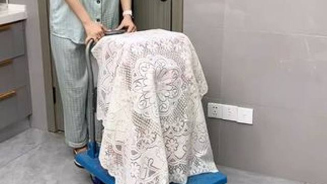 #可伸縮拖鞋架   涼鞋拖鞋用它收納不占空間，還能當(dāng)個(gè)#可伸縮毛巾架  使用，衛(wèi)生間干凈整潔多了#免