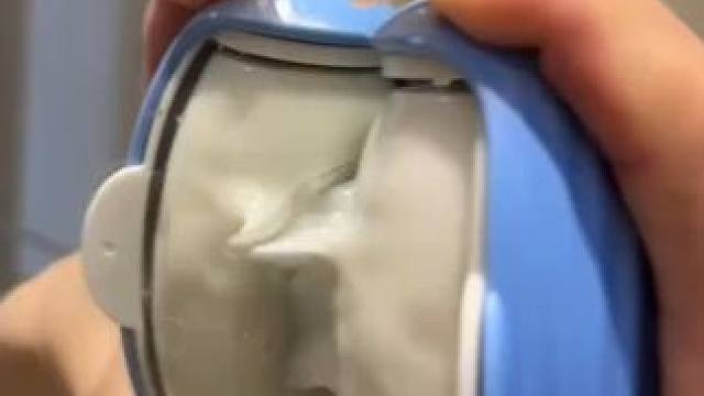 神奇的粘毛器!不僅能輕松清理頭發(fā)和貓貓狗狗掉落的毛發(fā)，水一沖就干凈能繼續(xù)用了 #粘毛神器  #養(yǎng)貓人