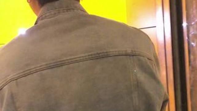 戀愛互動劇#無法抗拒的他們 電梯門開，愛情的長線悄然蔓延，短暫同行，目光交匯，愛情在這時悄悄萌芽。#
