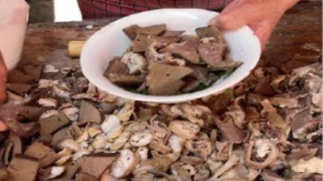 盆子里裝了急支糖漿，另外一只是什么，一閃而過看不清！