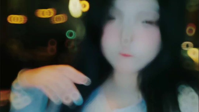 跟我念：美女不拽 等著被甩~