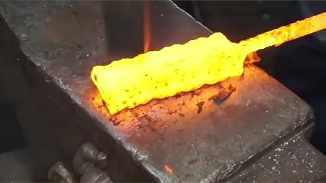 鑄造鷹刀大馬士革鋼