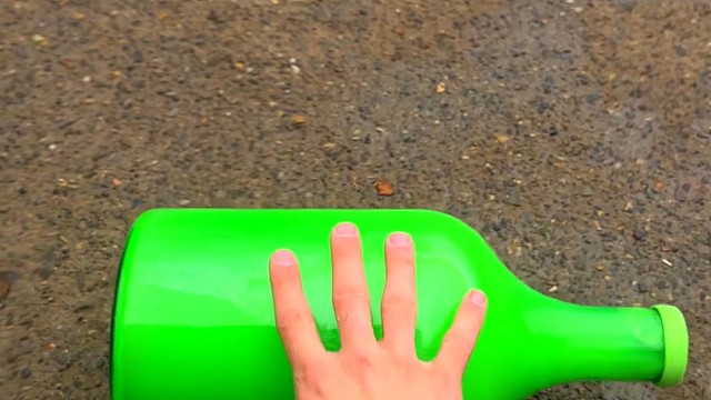 樓梯滾瓶子爆破解壓時刻