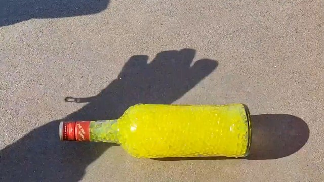 樓梯滾瓶子爆破解壓時刻