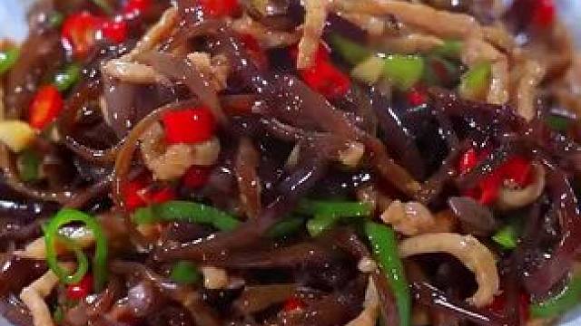 以后吃飯沒胃口的時候你就試試這道木耳肉絲，清脆爽口又下飯#木耳炒肉 #家常菜 #下飯菜