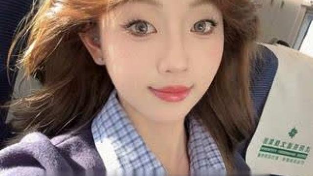 高鐵沉浸式化妝來咯～內(nèi)含詳細(xì)日常妝妝教版（純自用）！#高鐵化妝 #新手化妝教程 #快速出門妝 #化妝
