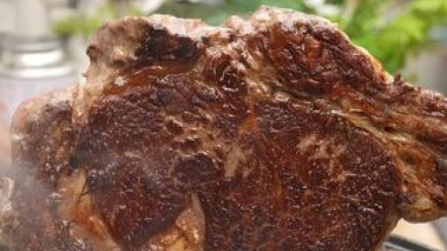 大口吃肉，蓋冒了！