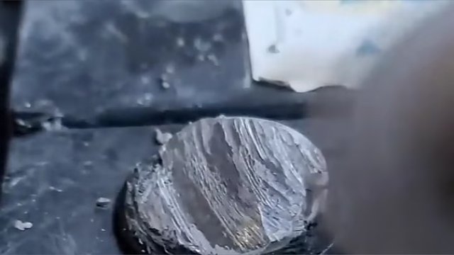 修復(fù)損壞的電池頭