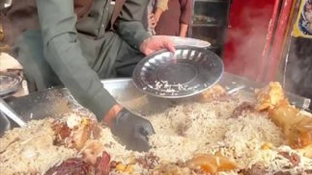 烏茲別克斯坦的街頭手抓飯?zhí)懔?，你吃過嗎？ #媽呀太香了 #手抓飯