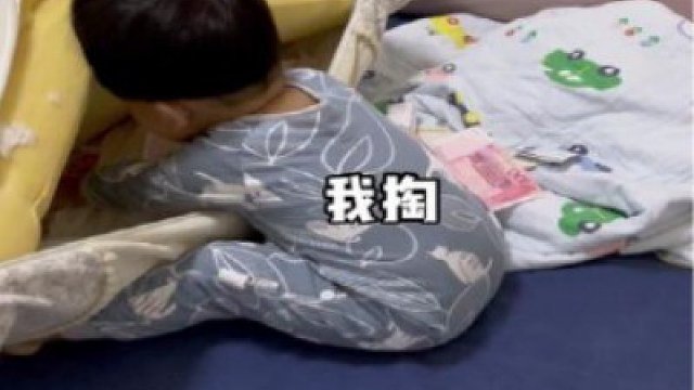 這個枕頭臟的都要招蒼蠅了，我說給他洗洗他不讓，還說怕我累著讓我少干點活，好家伙，原來是藏著貓膩啊，要不是他倆鬧掰了，我還不知道咧……版本過低，升級后可展示全部信息