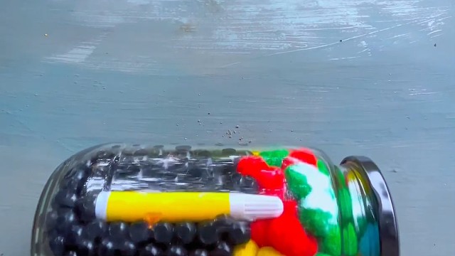 樓梯滾瓶子爆破解壓時刻