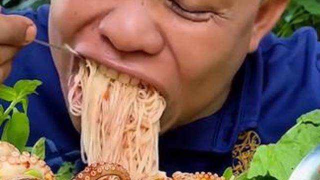 酸辣?小八爪涼拌米粉 #美食 #泰國(guó)美食 #戶(hù)外美食 #內(nèi)容啟發(fā)搜索