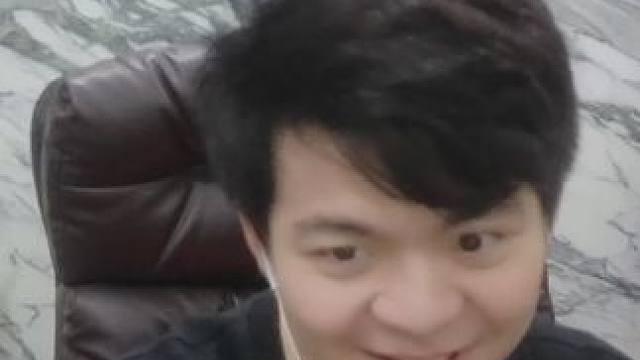 吃缺牙齒，做真男人 #缺牙齒 #缺牙齒到底有多辣 #吃辣挑戰(zhàn)