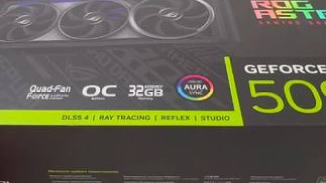 小宇【華碩夜神RTX5090D】開箱 關(guān)注我微博：小宇熱游，在【呼壓芝柏】搜10098看我直播！