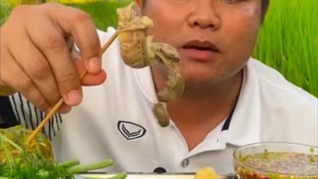 豆角剁椒?小蝸牛小糖蒜 #我的鄉(xiāng)村生活 #泰國大叔#泰國美食#內容啟發(fā)搜索 #美食推薦
