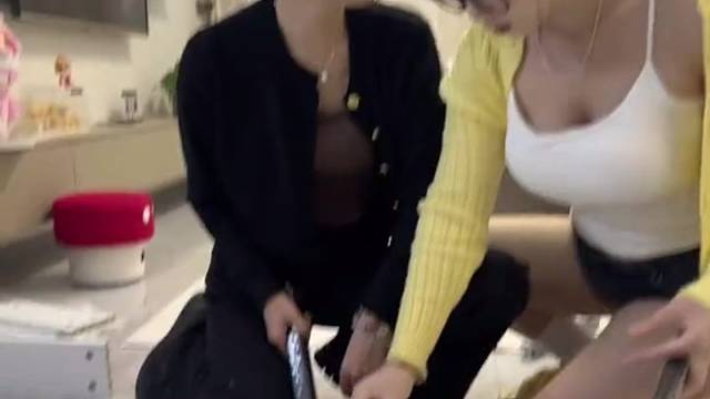 黑衣服動(dòng)一下黃衣服辮子太形象了