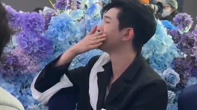 哭的那男孩一定是前男友