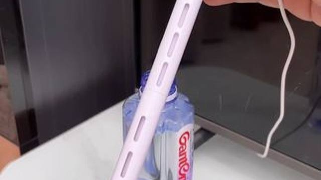 擰在水瓶上就能用的加濕器你見(jiàn)過(guò)嘛?小巧便槜很安靜，出門(mén)帶上也方便。#水瓶加溫器 #甜甜圈加濕器