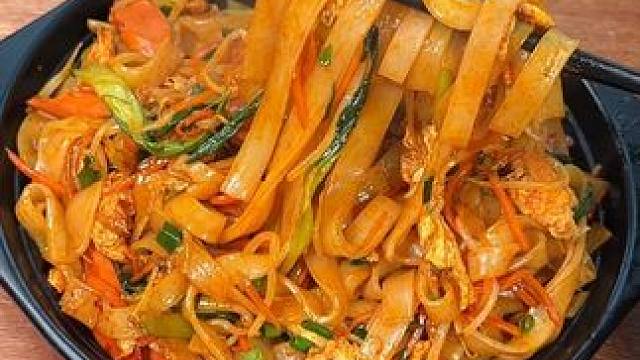 想吃炒河粉，自己在家做吧，干凈衛(wèi)生，孩子說比買的還好吃#炒河粉