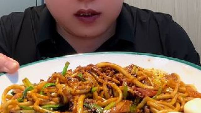 生活就是一碗面，阿拉伯炒面，我吃面沒有牛肉可不行 #美食 #解饞 #補充大腦的食物
