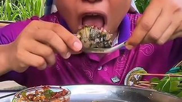 辣椒醬?咖喱煮蛋蛋蛙 #美食 #泰國(guó)美食 #戶外美食 #內(nèi)容啟發(fā)搜索