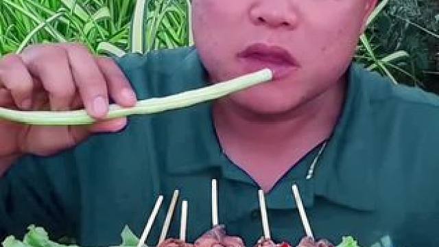 新鮮豆角剁椒料汁?涼拌大生蠔串 #這也太好吃了 #創(chuàng)作者扶持計(jì)劃 #泰國(guó)大叔#泰國(guó)海鮮#泰國(guó)美食