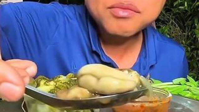 剁椒辣醬?牛癟煮蘑菇 #美食 #戶外美食 #泰國(guó)美食 #內(nèi)容啟發(fā)搜索