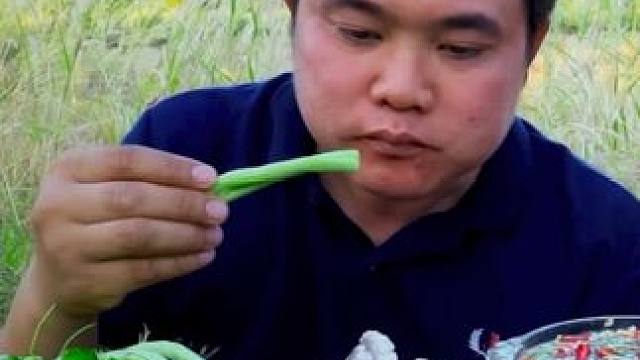 新鮮豆角子剁椒料汁?冰鎮(zhèn)小八爪魚 #我的鄉(xiāng)村生活 #泰國美食#泰國大叔#內(nèi)容啟發(fā)搜索 #泰國海鮮