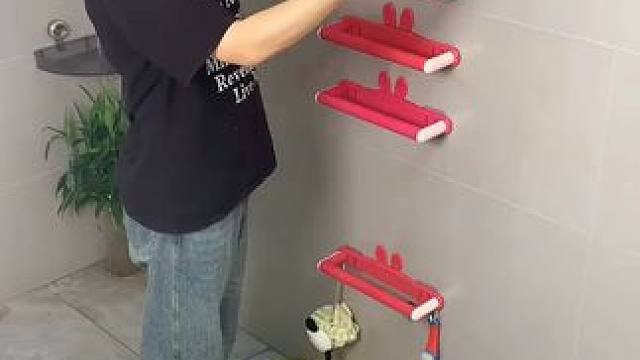 可伸縮拖鞋架 可伸縮拖鞋架，涼鞋拖鞋用它收納不占空間，還是個(gè) #可伸縮毛巾架，衛(wèi)生間干凈整潔多了 #
