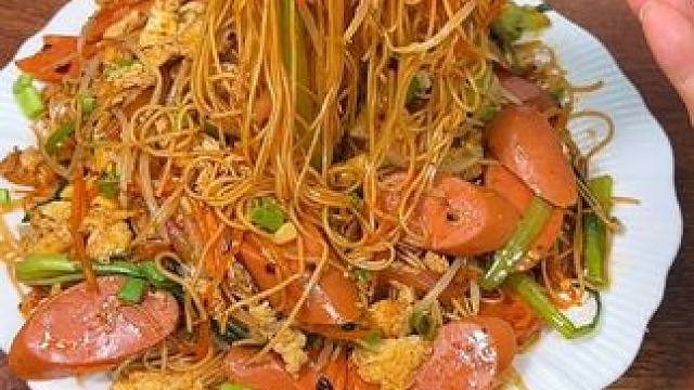 全家人都愛吃的蝦子面，炒面干香入味，簡單又好吃，簡直太香了#炒面