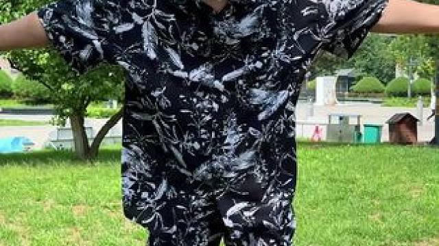 我滴媽四十多到手棉綢家居服襯衫，輕薄透氣抖抖嗖嗖的太涼快了！家里也能穿戶外也可以穿，上身挺闊有型不挑