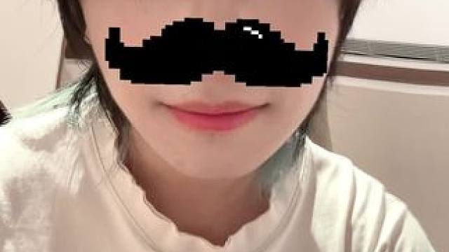 被生活捏了一下臉，我決定用可愛反擊！
#鐘意 #手勢舞 #日常生活