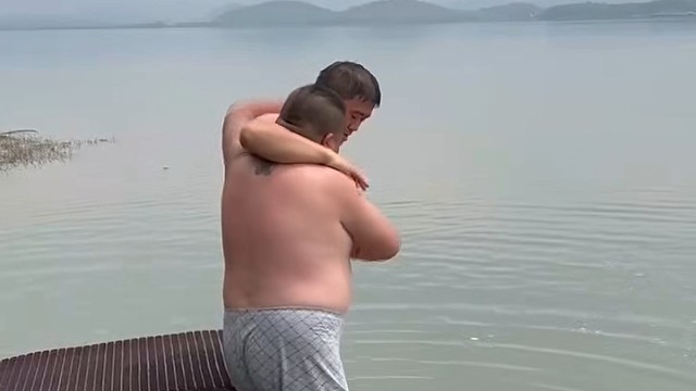 金豬跳水
