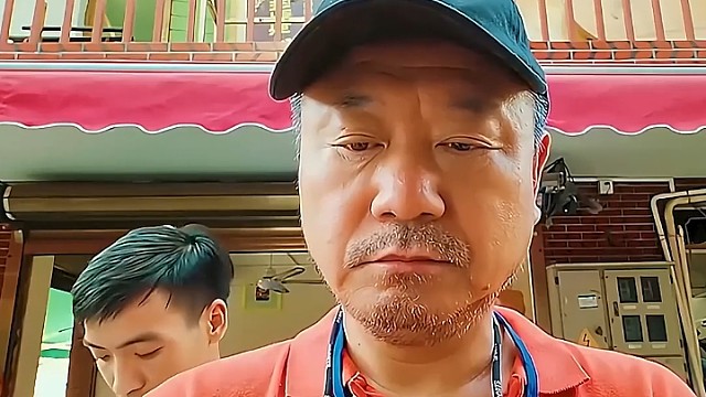 大爺不取錢只一味欣賞余額