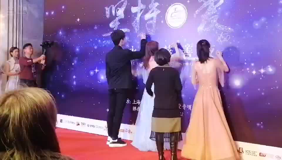 SNH48黄婷婷陈学冬红毯2