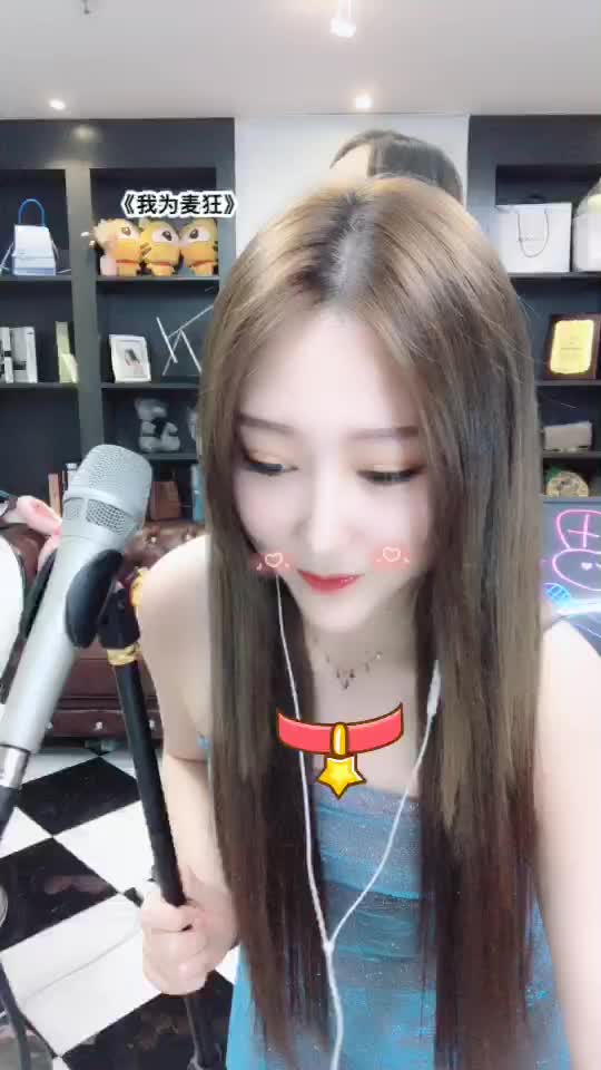 裙子都快被吹起来的《来自天堂的魔鬼》