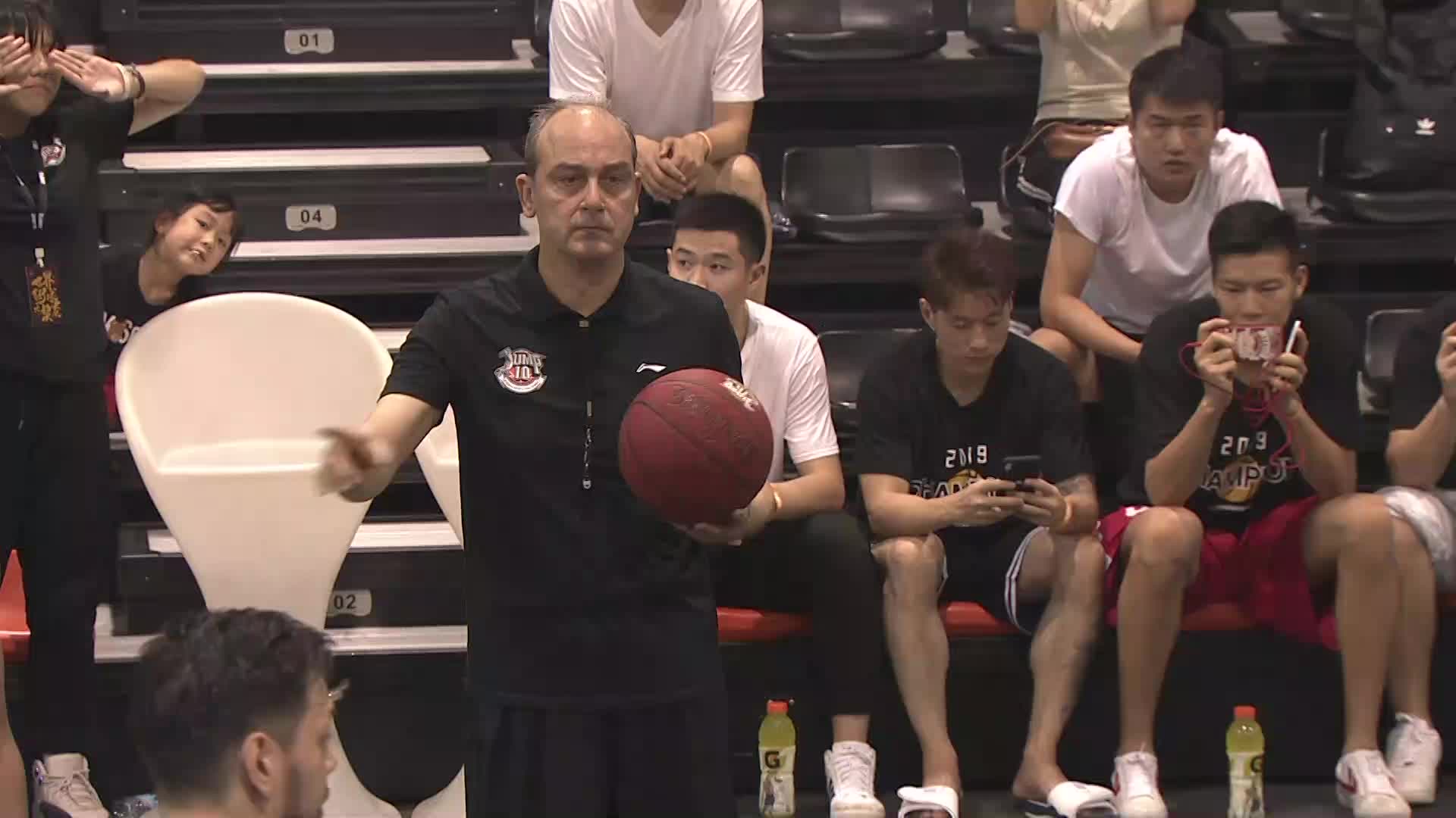 字母哥家乡队来了？！对手现场追星疯了！JUMP10世界街球大奖赛