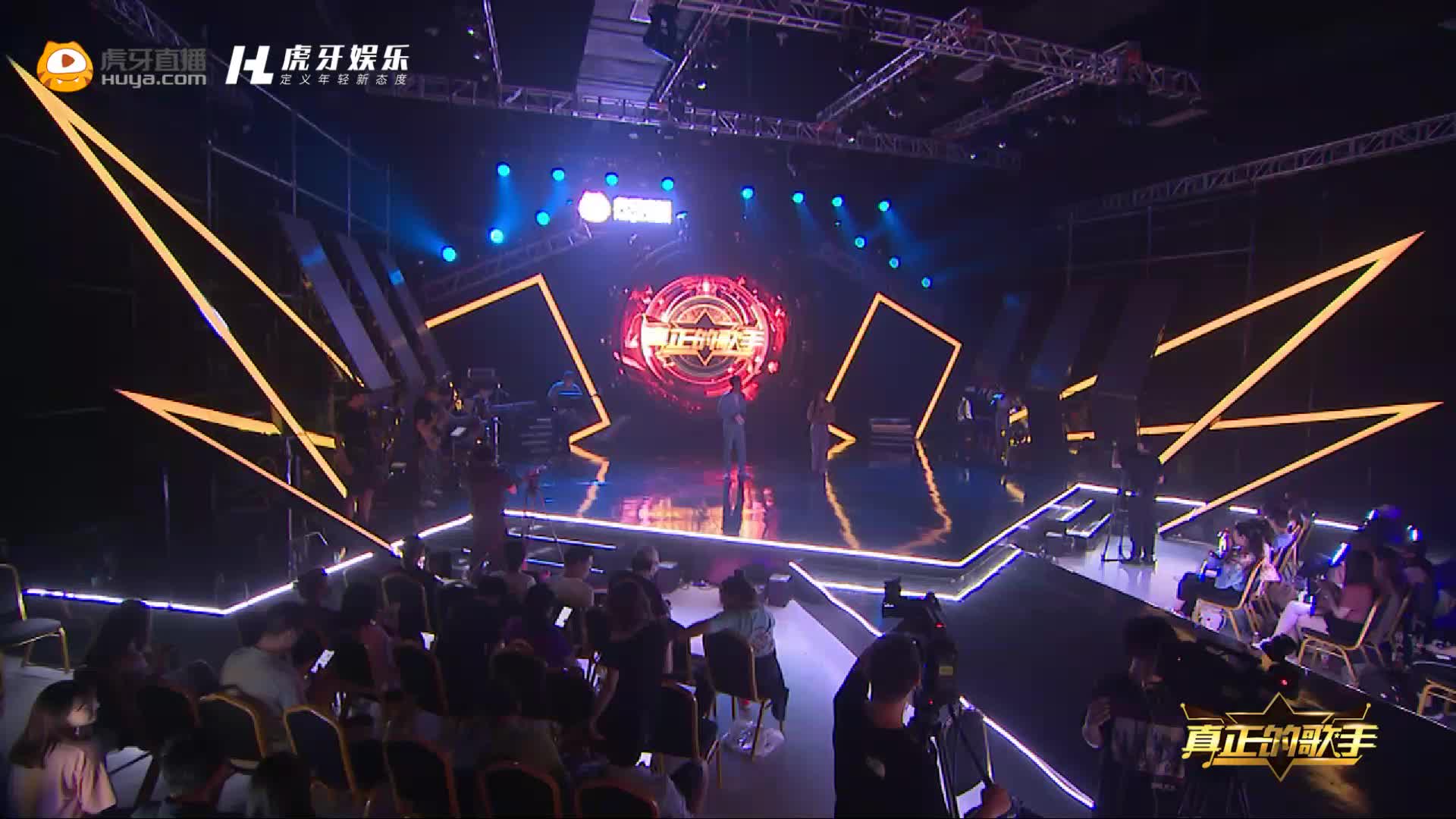 北楼君、海鸣威《你的承诺》：现场亲测，北楼君真的很好看！经典歌手与二次元少女的奇妙碰撞，神奇且记忆深刻。